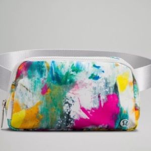 Lululemon Everywhere Belt Bag O/S tie dye multi-color